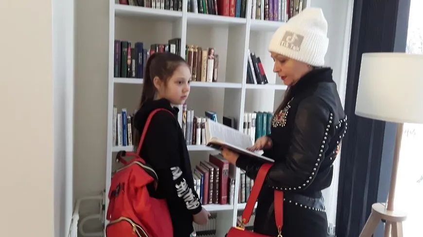 Книжные выставки к Новому году организовали в библиотеке Балашихи