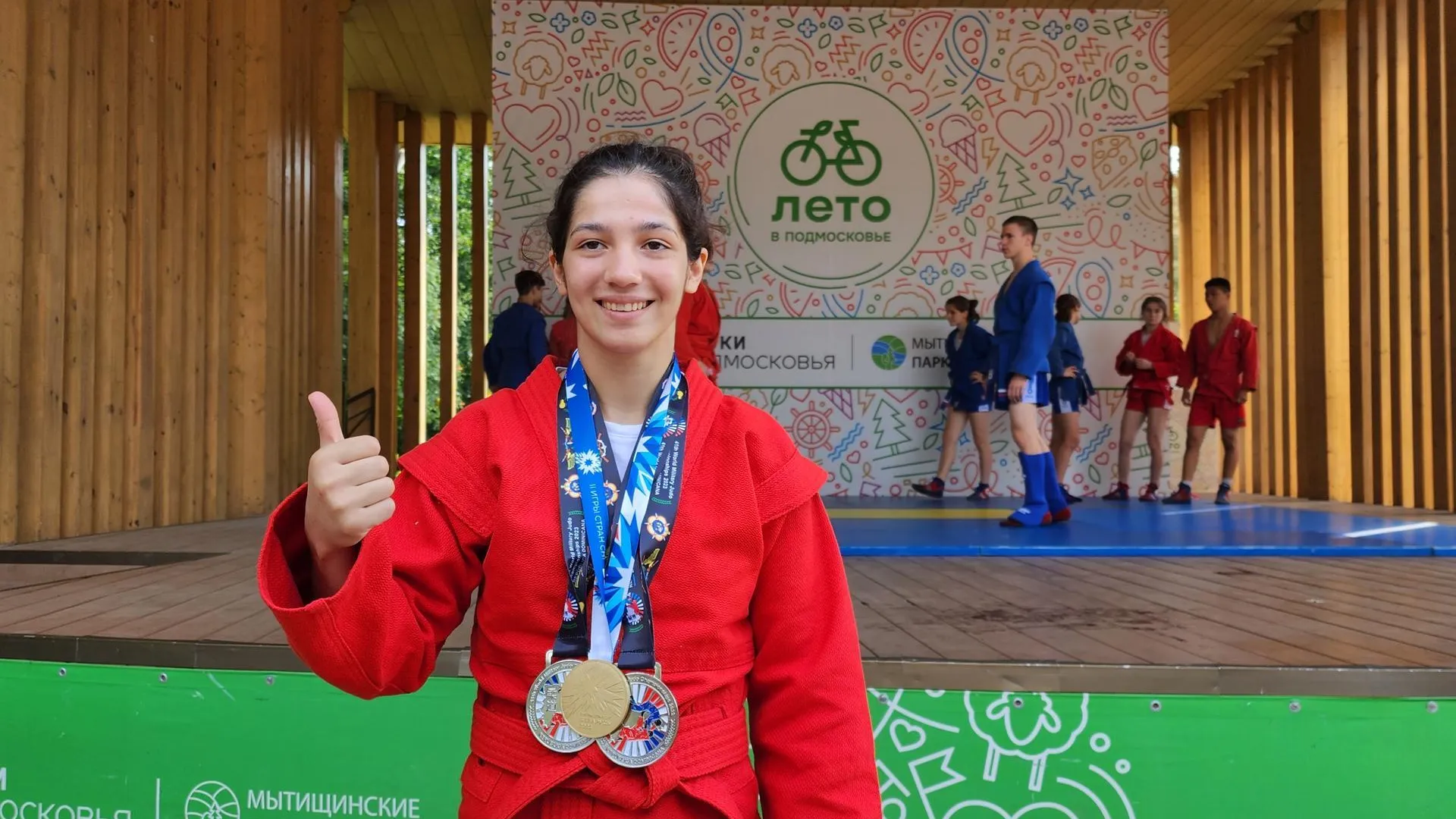 Самбисты Мытищ выступили с чемпионкой мира и Европы Эльмирой Кахрамановой