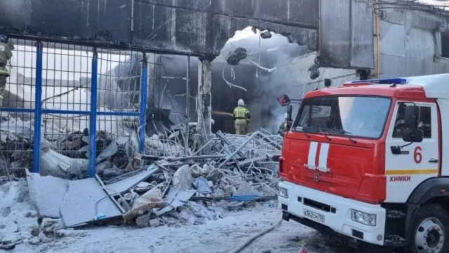 Последствия крупного пожара ликвидировали на складе в Химках