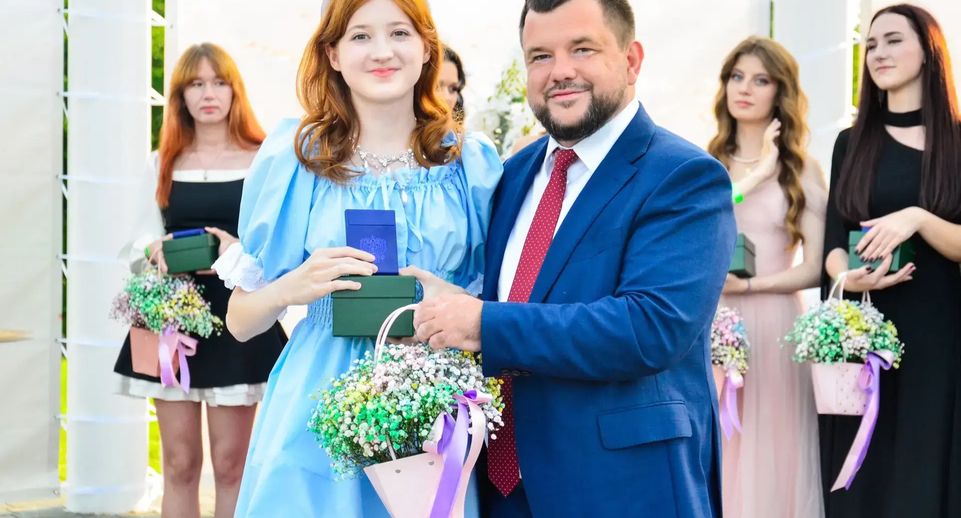 Праздничный вечер для выпускников провели в парке «Крестов брод» в Шатуре