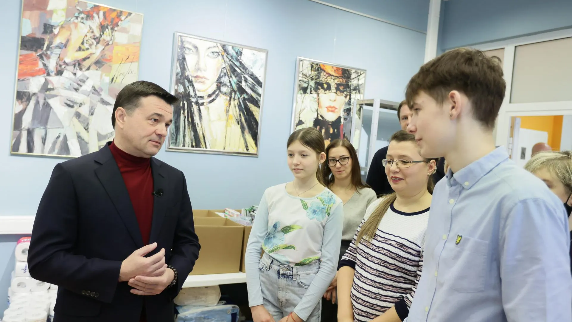 Андрей Воробьев поблагодарил волонтеров и жителей за сбор гумпопощи для Донбасса