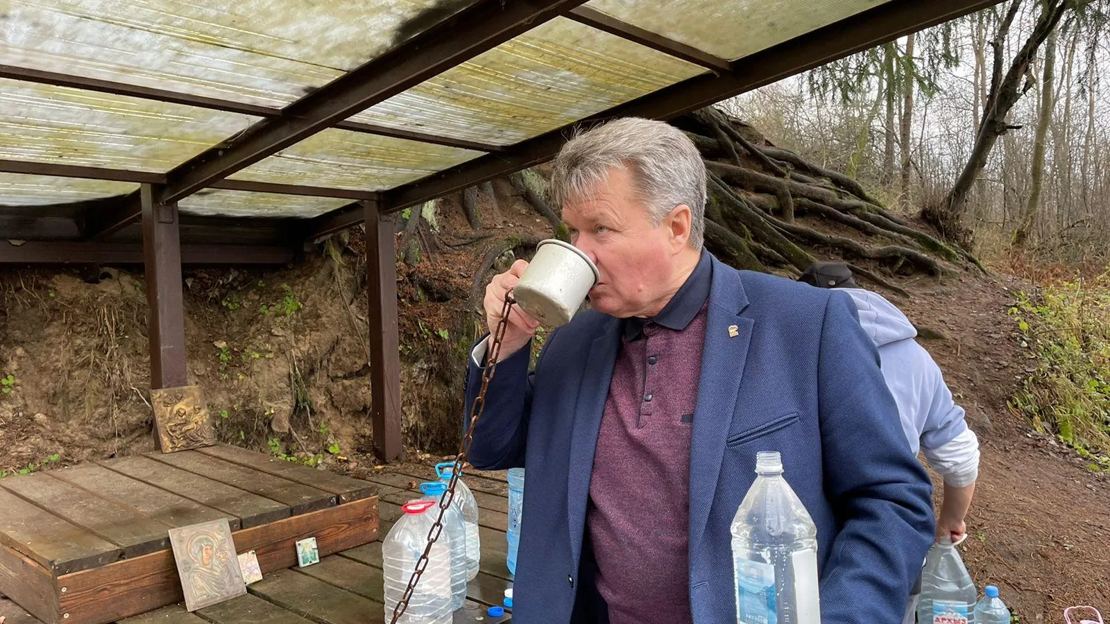 Депутат Мособлдумы проверил благоустройство родника в деревне Еремино в Щелкове