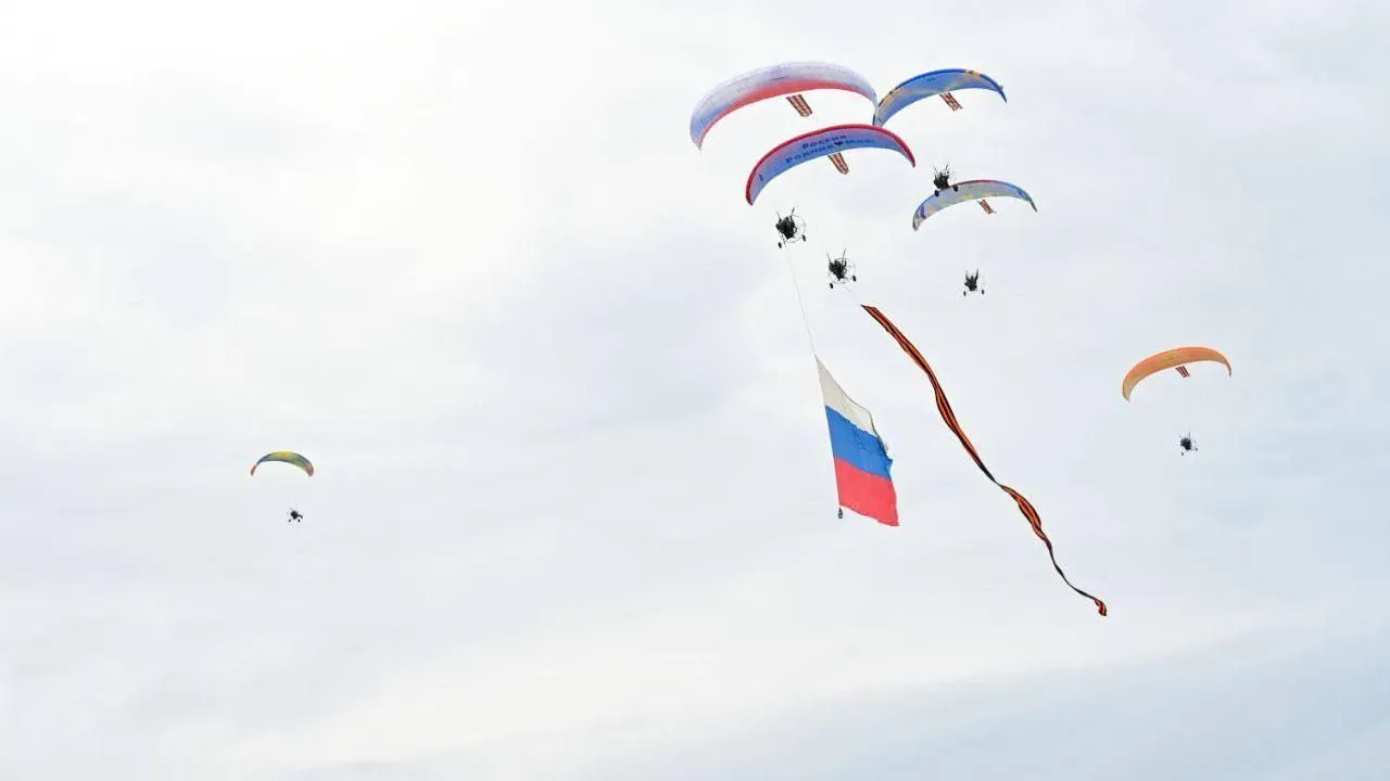 Над Городским округом Серпухов в День России взмыл государственный флаг