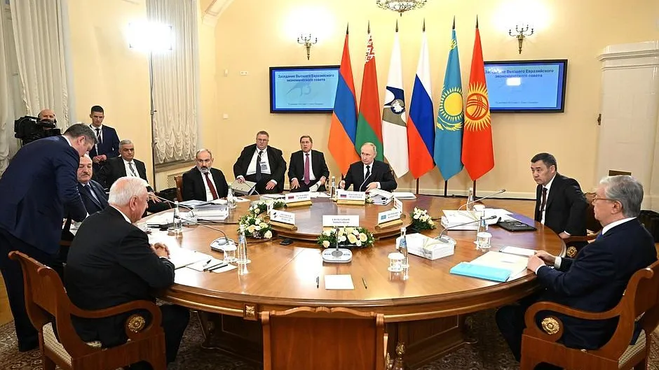 Путин: взаимодействие в рамках ЕАЭС продолжает развиваться динамично
