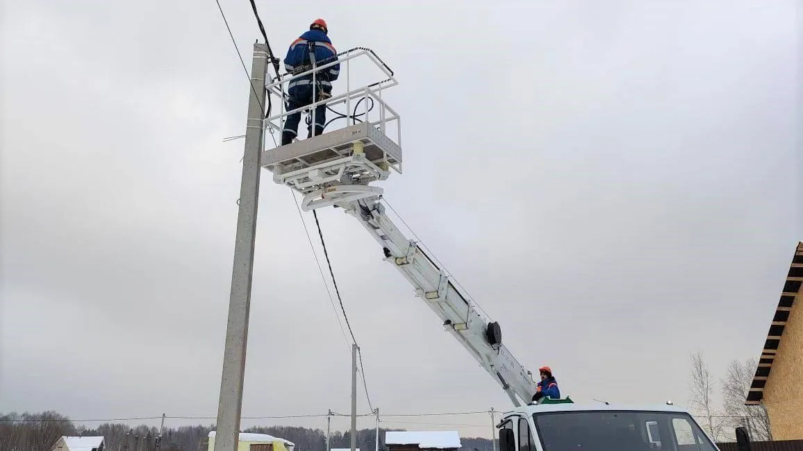 В Подмосковье выявили более 472 км незаконных линий связи на опорах ЛЭП