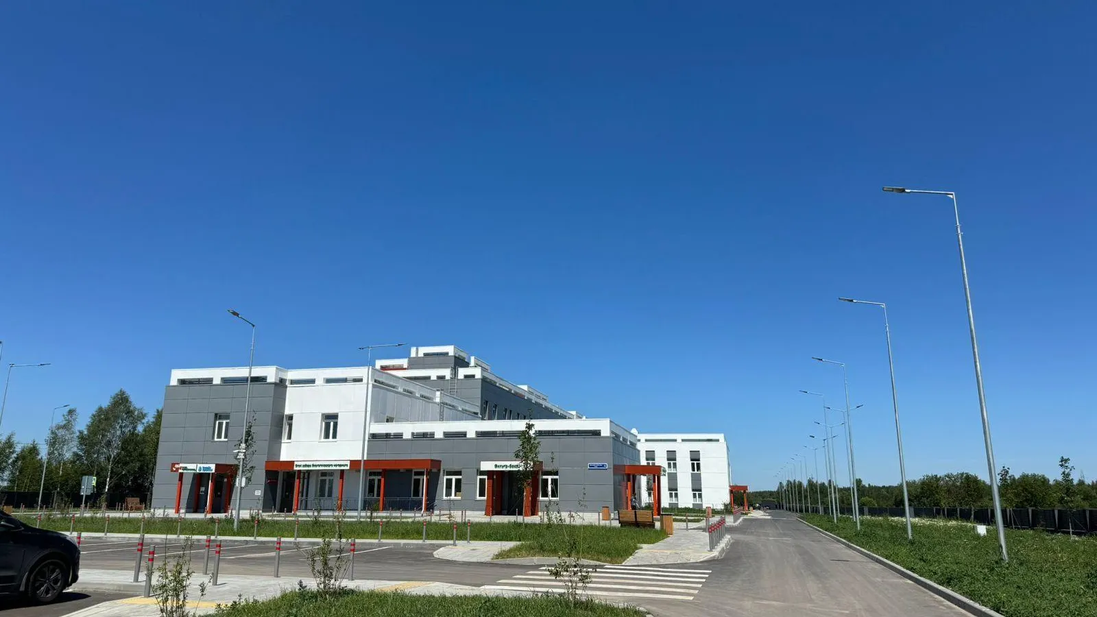 Стройготовность поликлиники на 700 посещений в смену достигла 95%