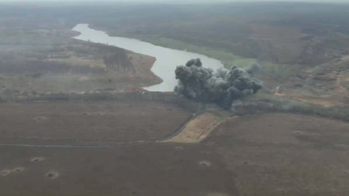 Появилось видео предположительно сброса трехтонной авиабомбы под Белгородом