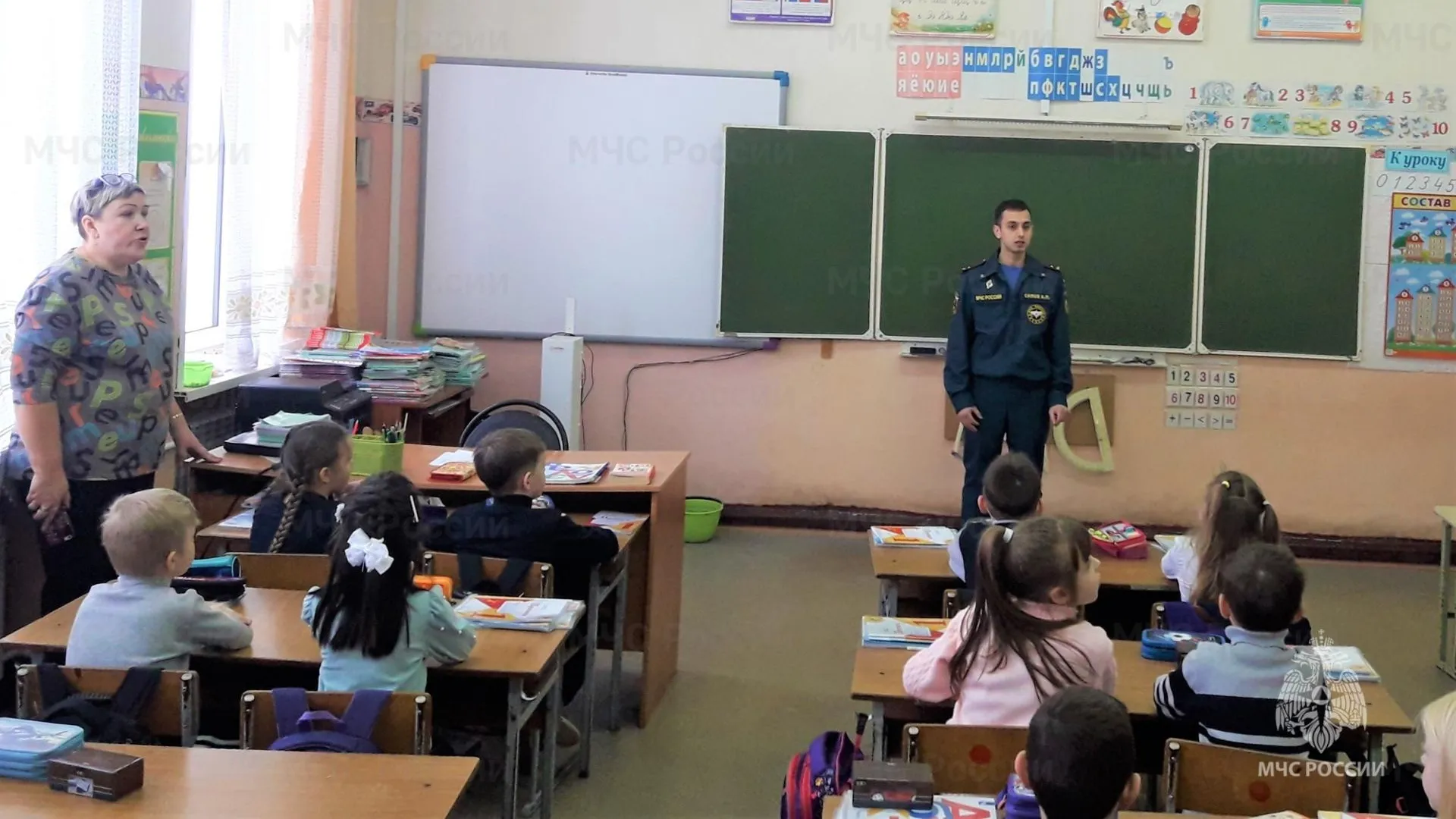 Для школьников Рошаля провели уроки пожарной безопасности