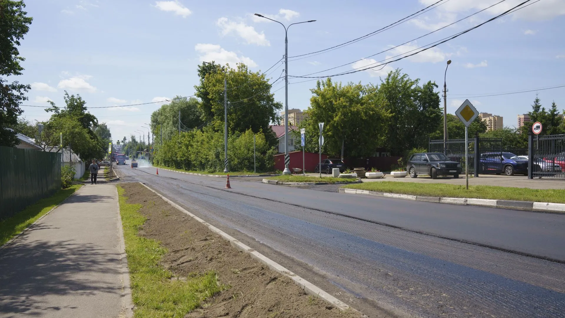 В Домодедове на улице Коломийца приступили к укладке асфальта