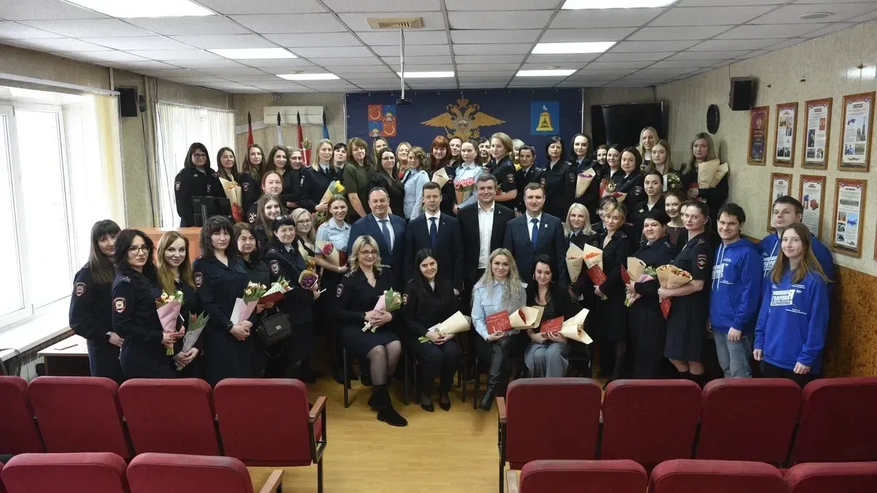 В Балашихе поздравили сотрудниц МУ МВД с 8 Марта