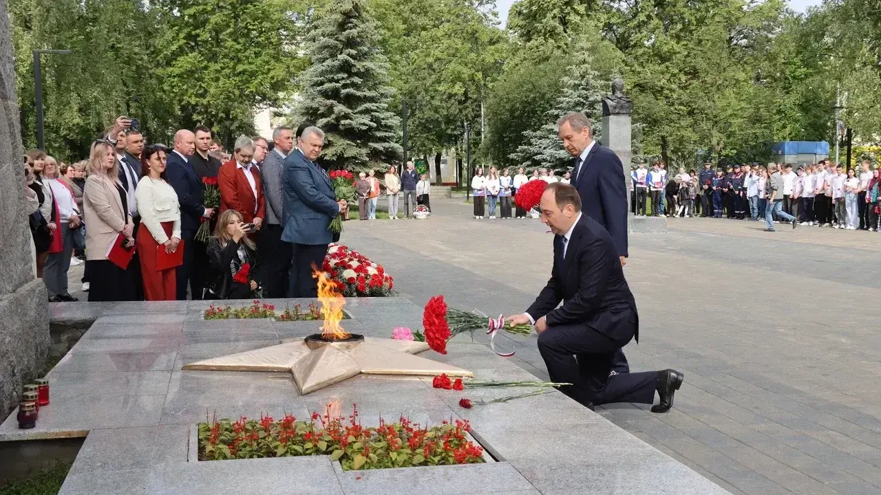 Ступинцы возложили цветы к мемориалам города в честь погибших в годы ВОВ героев