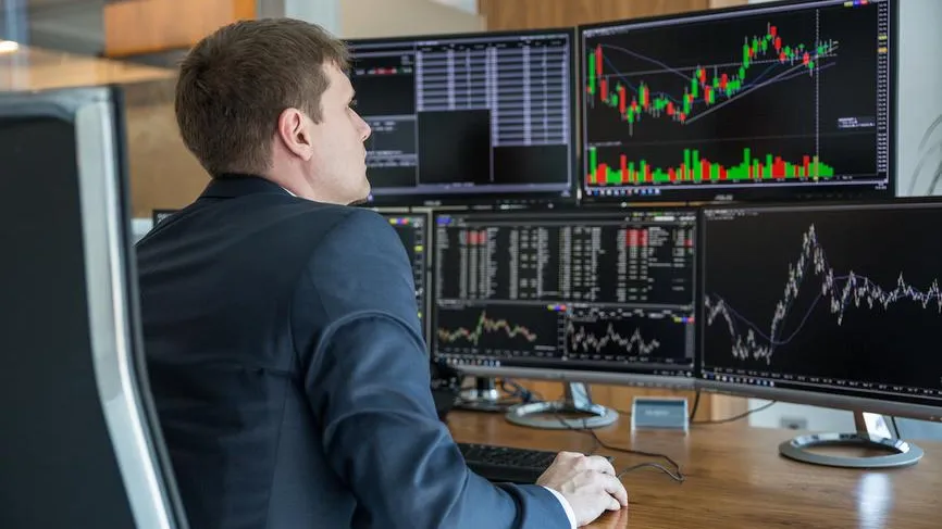 Комиссионный доход брокеров в России снизился на 2,2% в первом полугодии
