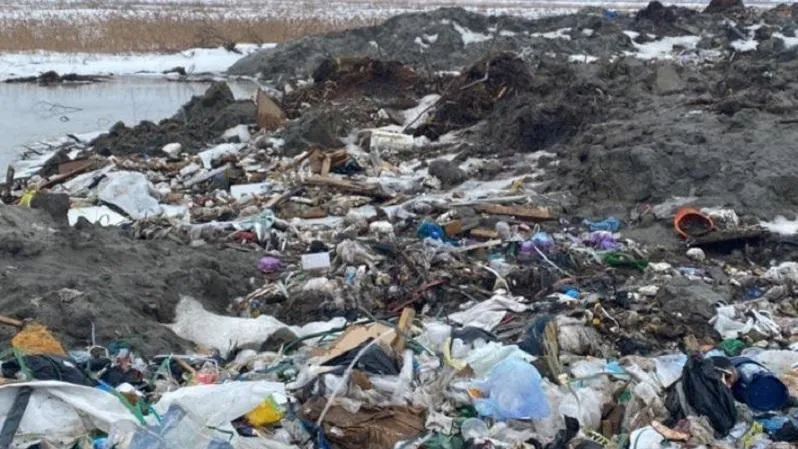 Экоинспекторы устанавливают виновников образования незаконной свалки в Раменском округе