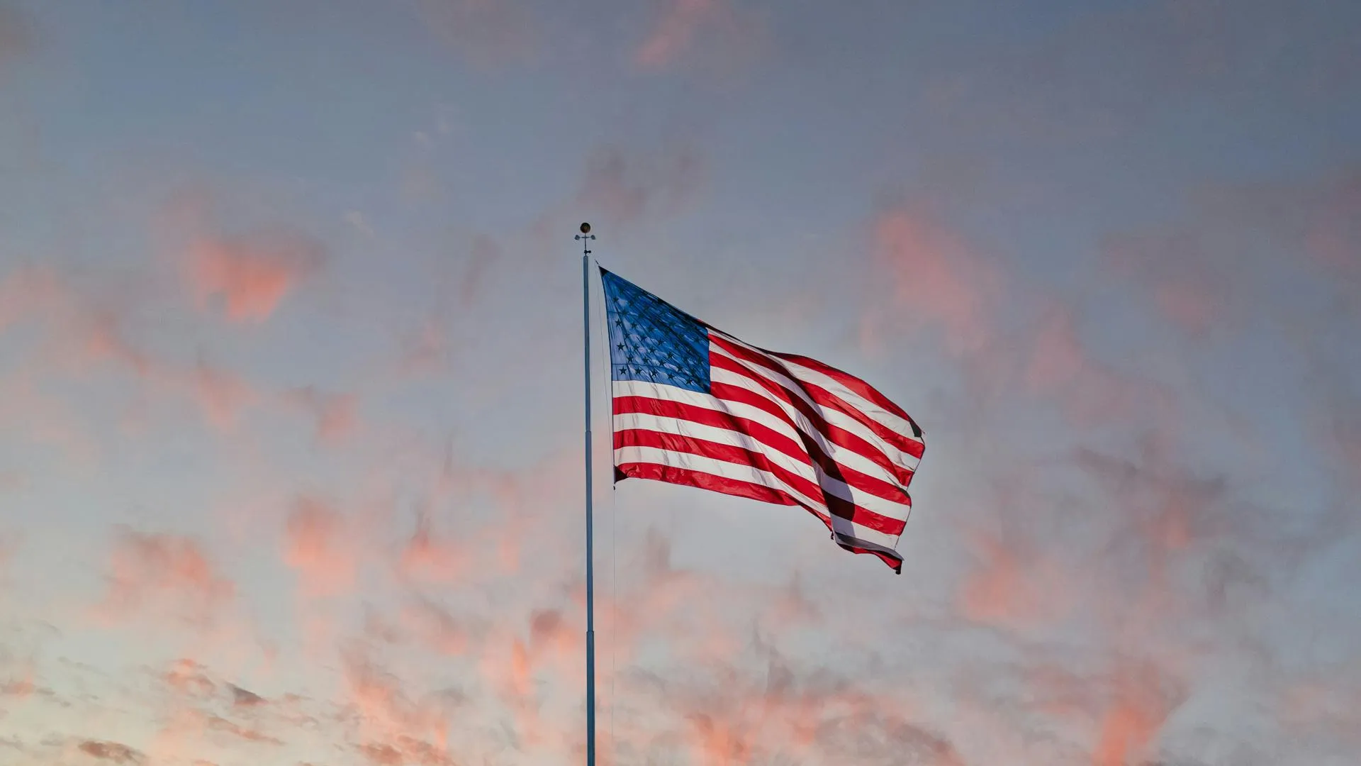 США не будут менять ядерную доктрину вслед за Россией, заявил источник