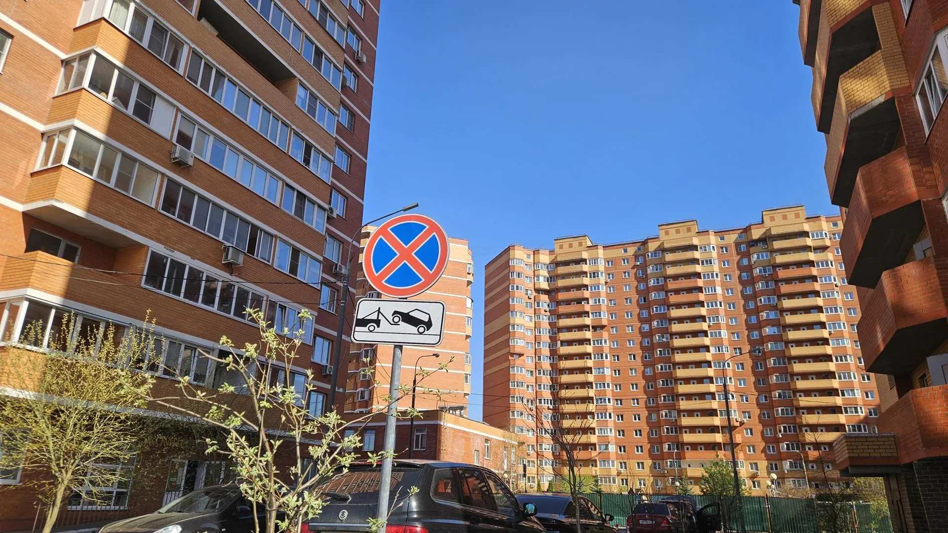 Почти 330 неправильно припаркованных авто эвакуировали в Подмосковье в 2025 году
