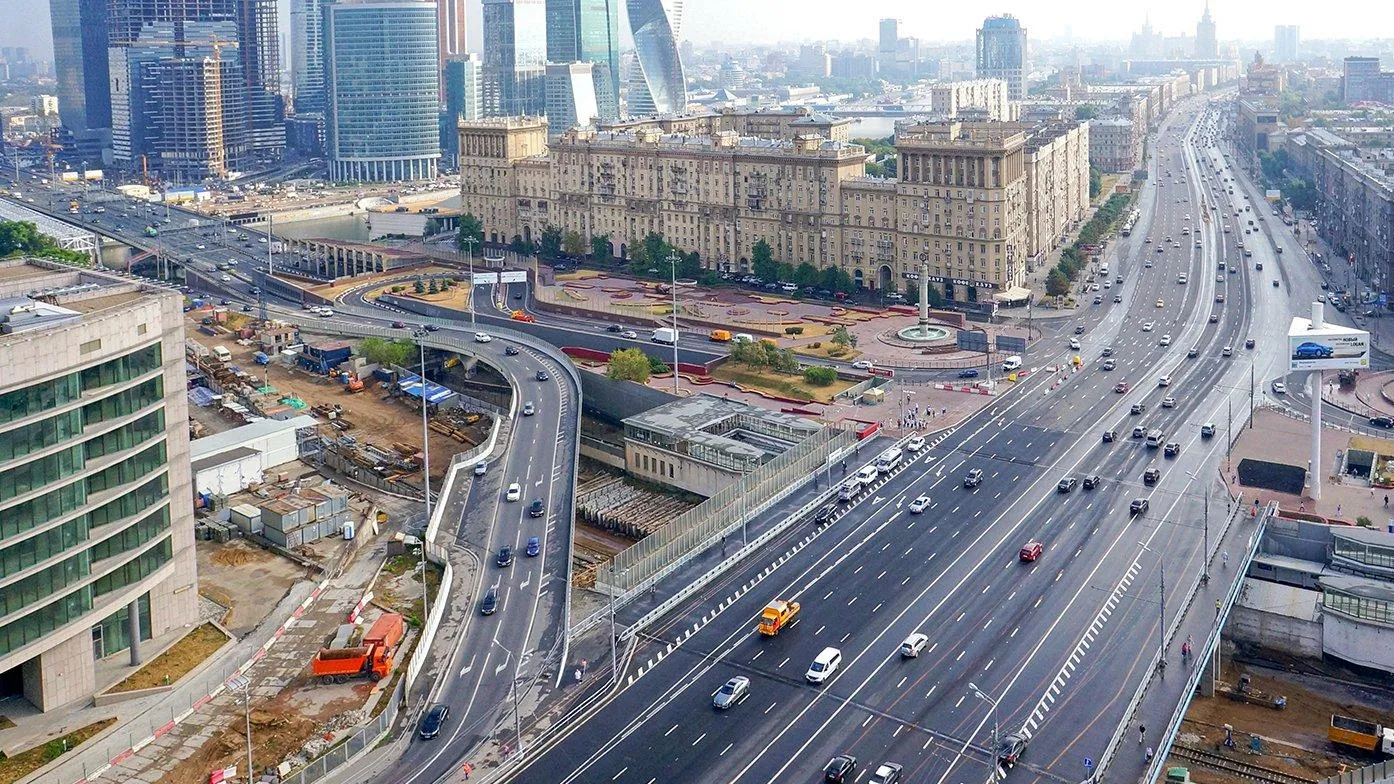 Движение по участку Южного дублера Кутузовского проспекта в Москве запустят в декабре