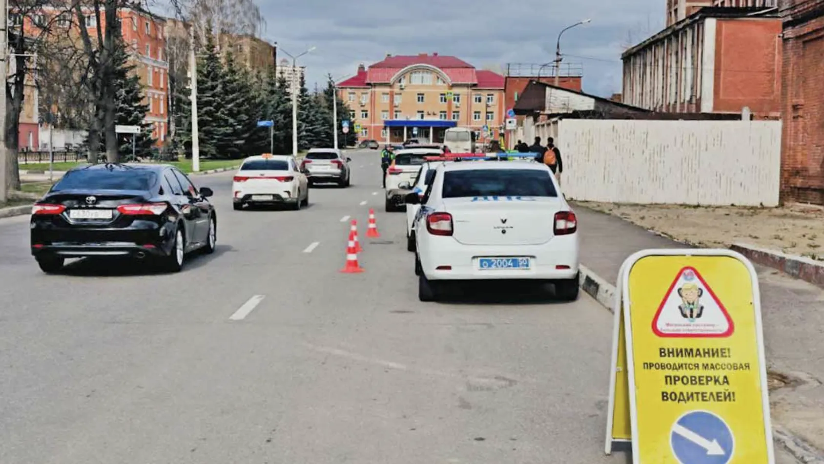 Водителям Раменского напомнили о правилах перевозки детей