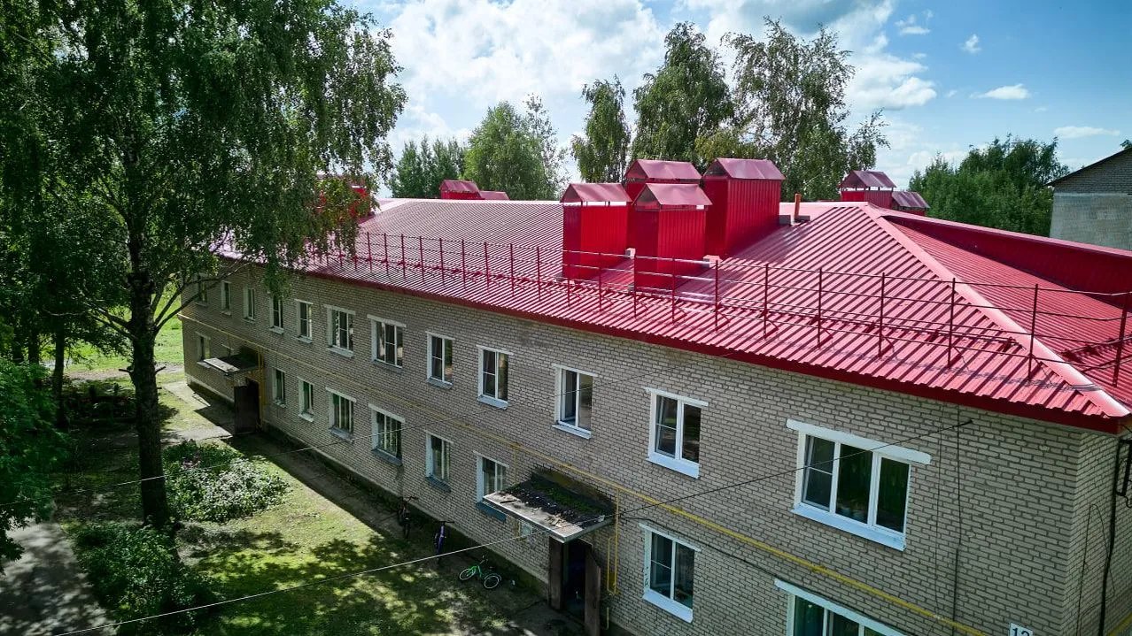 В Подмосковье усиливают защиту деревянных крыш при капремонте