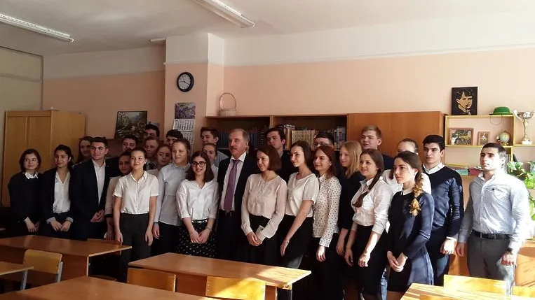 Глава Люберец рассказал школьникам о политике и истории на открытом уроке обществознания
