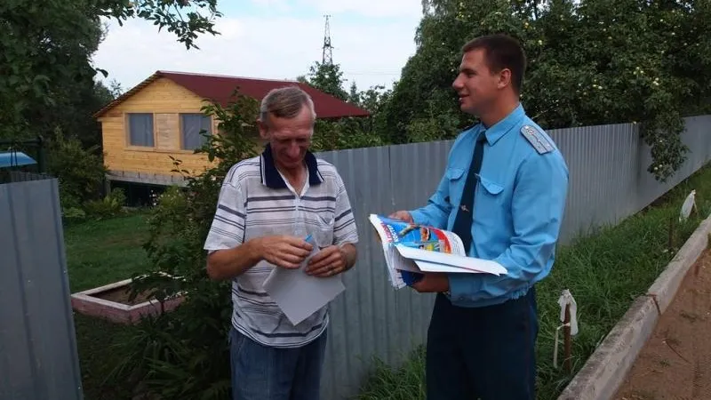 Около 1,3 тыс спасателей разъясняют жителям Подмосковья правила пожарной безопасности