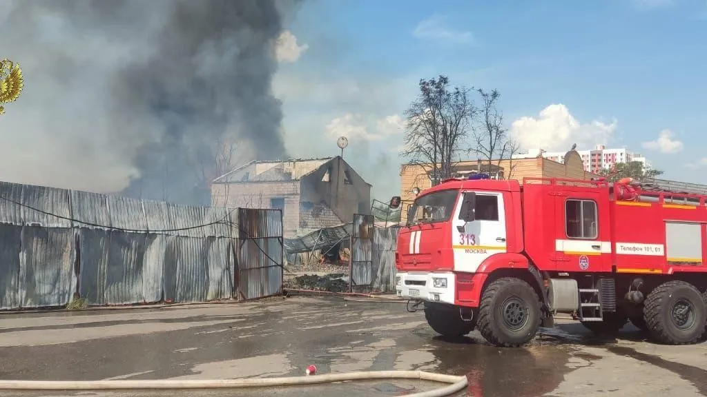 Площадь пожара в Одинцове увеличилась до 1 600 кв м