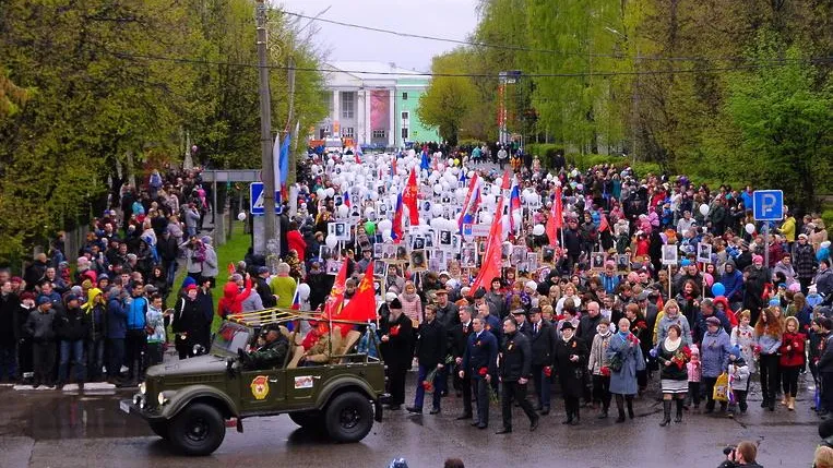 Три колонны участников акции «Бессмертный полк» прошли по улицам Подольска