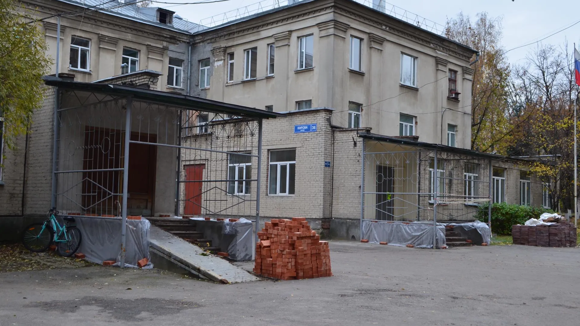 В Люберцах приступили к ремонту фасада Ухтомской больницы