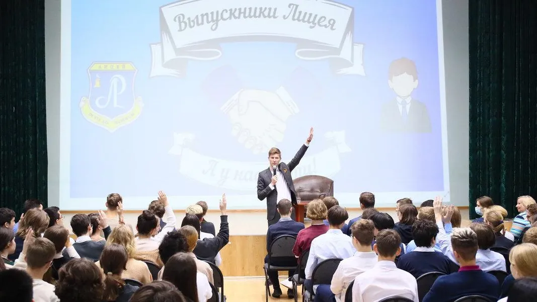 Известные выпускники и представители администрации поздравляют лицей Реутова с 25‑летием