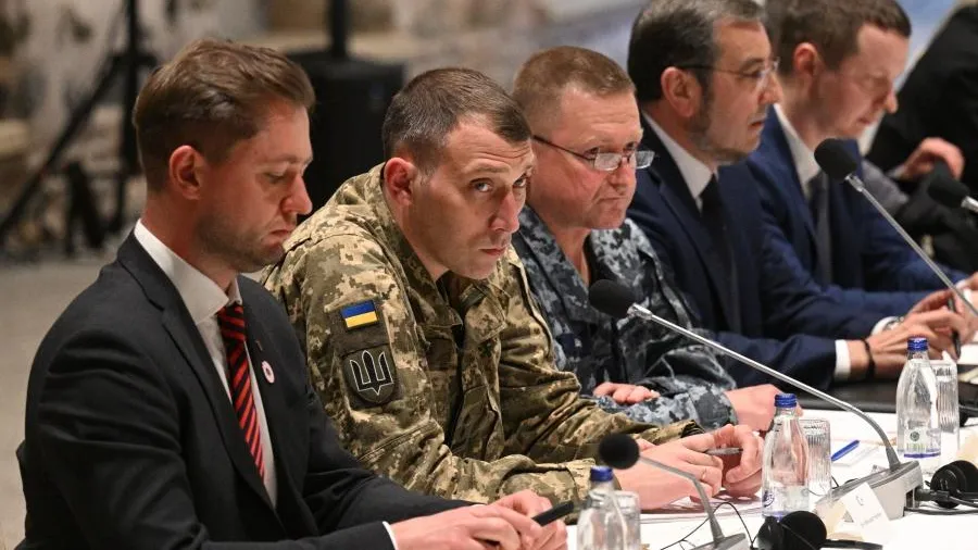 РИА Новости, Рамиль Ситдиков \ Участники украинской делегации на переговорах между делегациями России и Украины в Стамбуле.