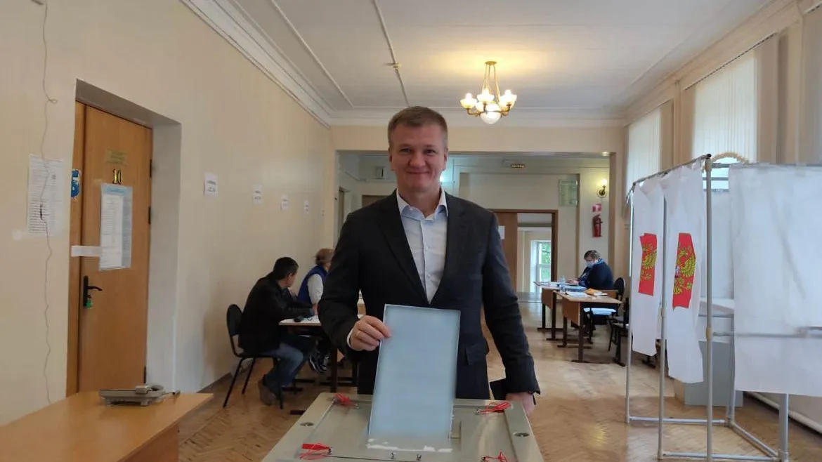 Депутату Мособлдумы передали просьбу избирателей в ходе выборов в Люберцах