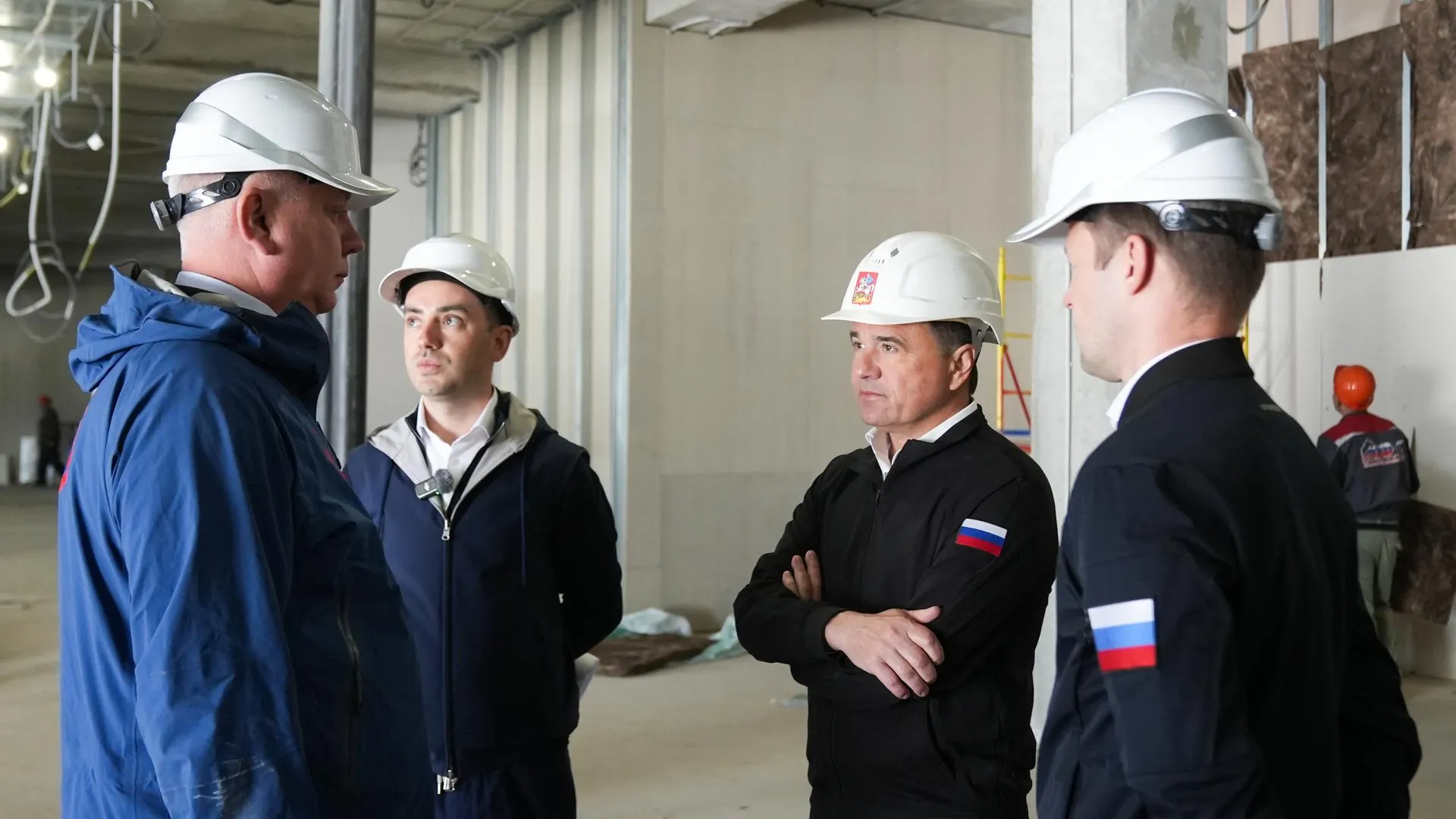 Андрей Воробьев проверил строительство крупнейшей больницы Подмосковья