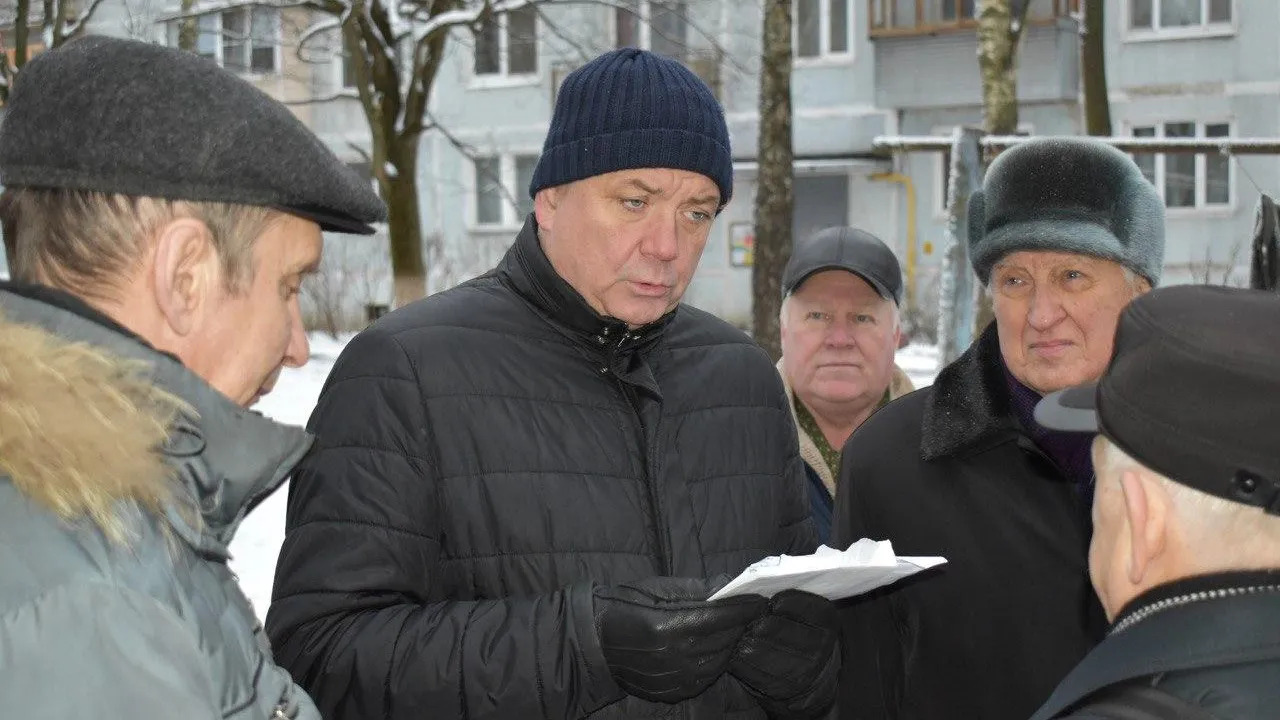 Депутат Мособлдумы поможет жителям перенести сроки капремонта аварийного дома в Балашихе