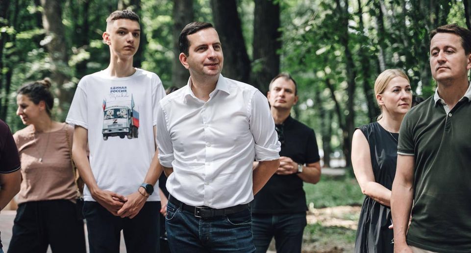 Глава Щелкова Булгаков проверил ход благоустройства Центрального парка