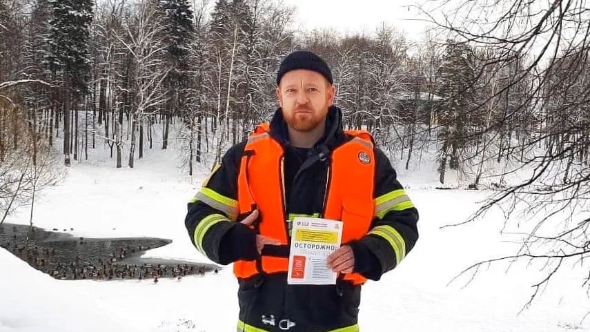 Спасатели Балашихи ежедневно замеряют толщину льда на опасных участках водоемов