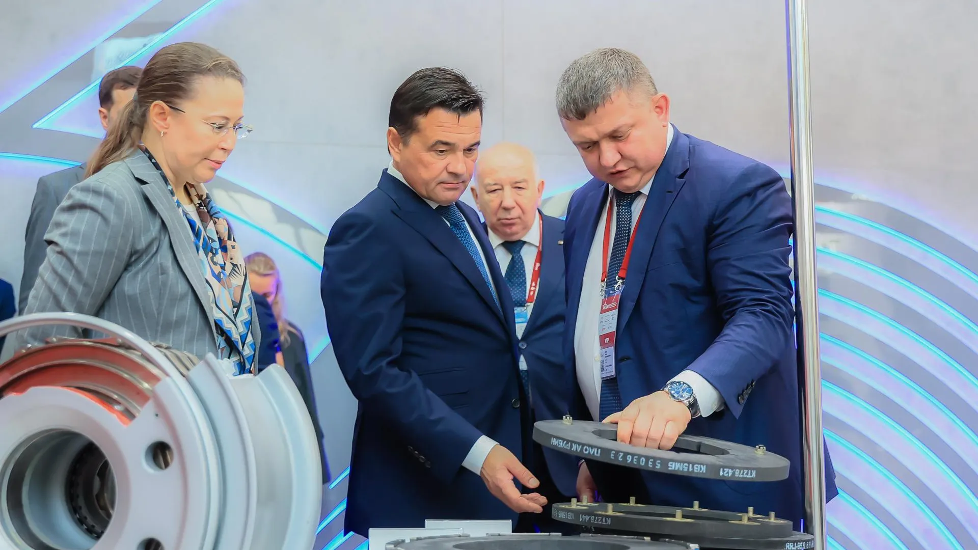 Андрей Воробьев посетил военно‑технический форум «Армия‑2023»