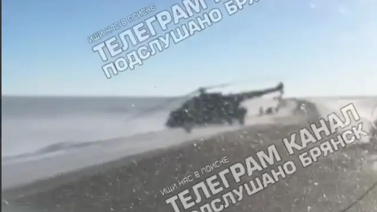 Вертолет экстренно сел на трассе в Брянской области