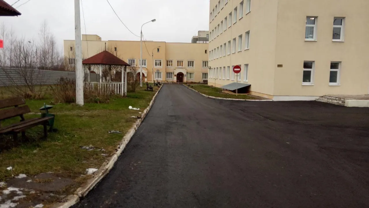 В Подмосковье отремонтировали территории около 70 медучреждений