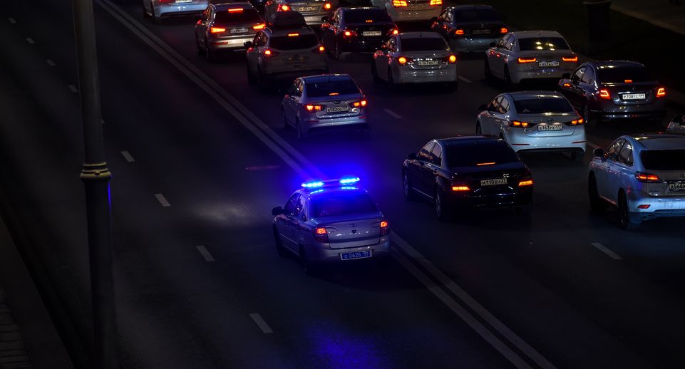 Автомобилистам Москвы рекомендовали выезжать на дорогу только на зимней резине