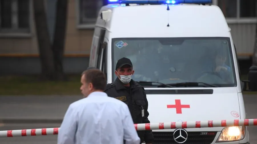 Скорая не смогла проехать: новокузнечане пойдут в суд из-за шлагбаума у дома