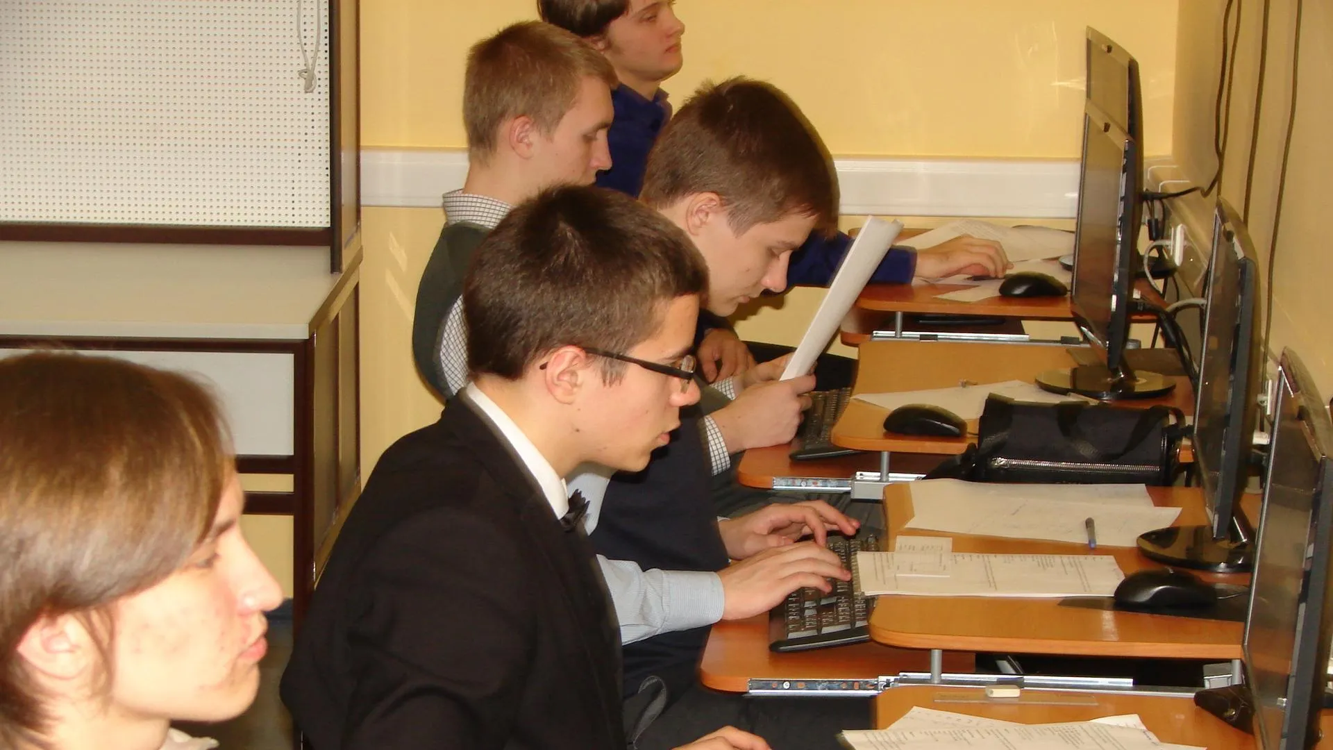 Для школьников Подмосковья открыли донабор на онлайн‑курсы по программированию