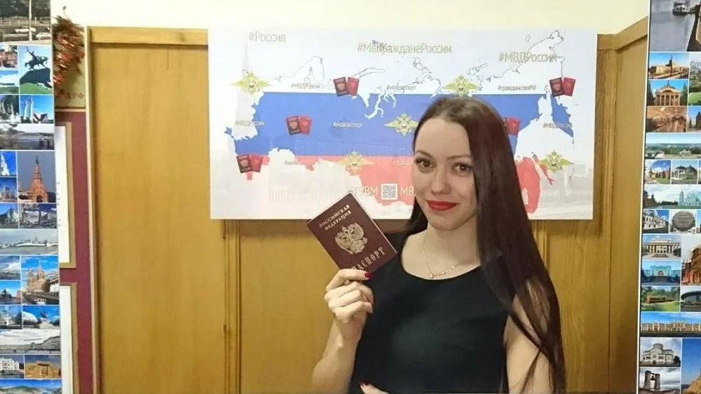 Паспорт гражданина РФ получили около 40 иностранцев и юных жителей Люберец