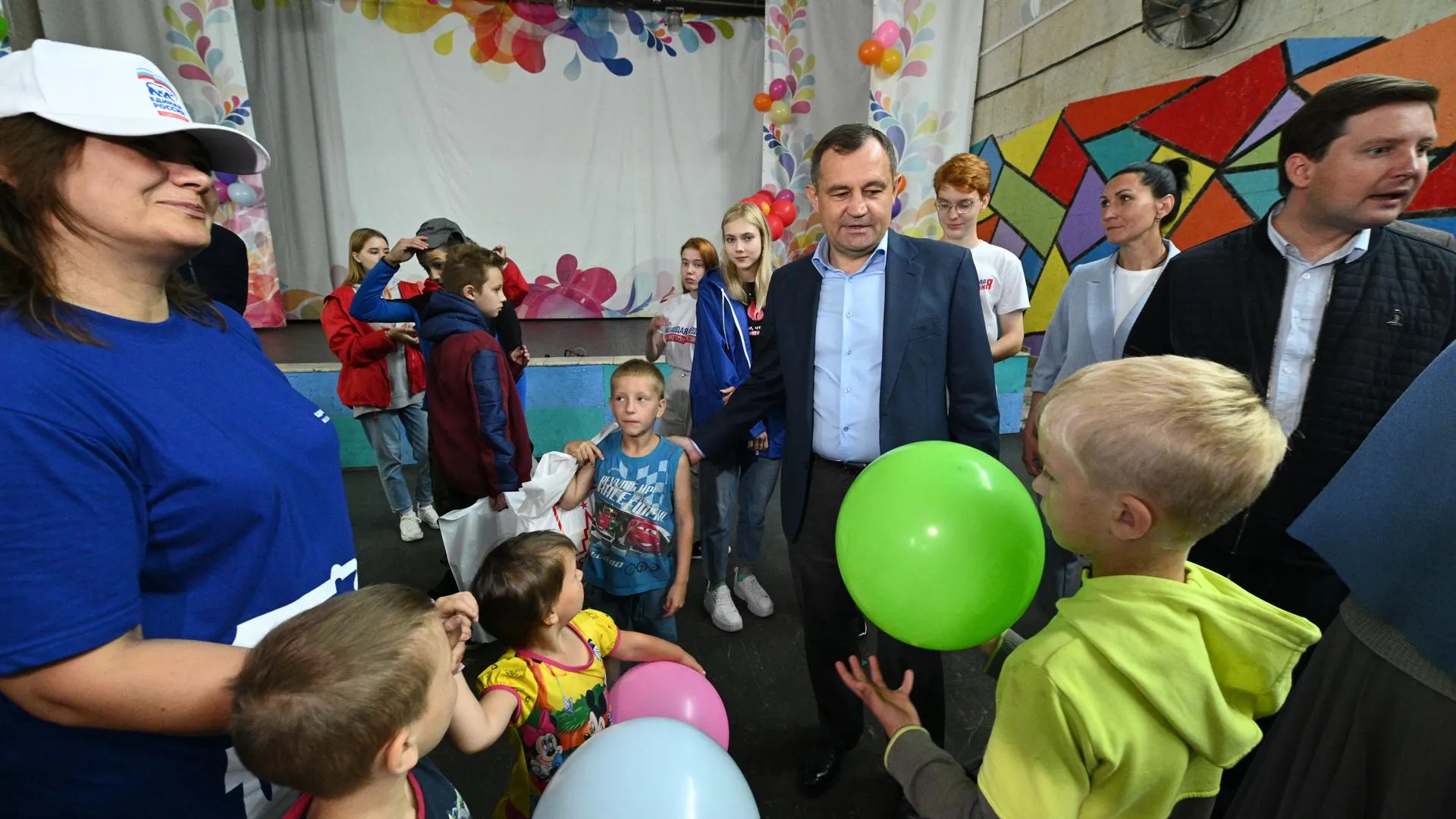 Игорь Брынцалов посетил пункт временного размещения беженцев из Донбасса в Клину