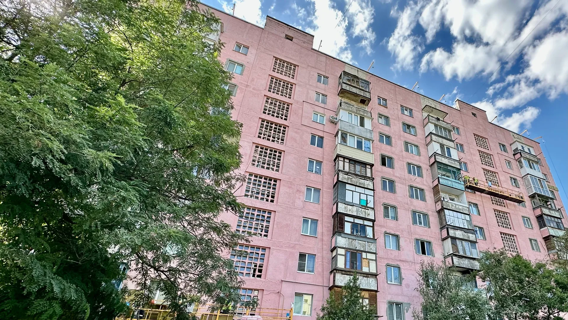 Подмосковные специалисты восстановили дом на проспекте Маршала Жукова в Мариуполе