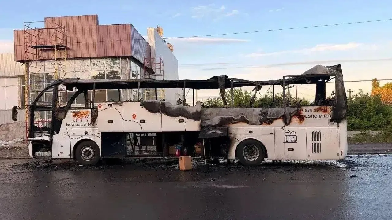 Опубликовано страшное видео прилета БПЛА по автобусу с людьми в ДНР