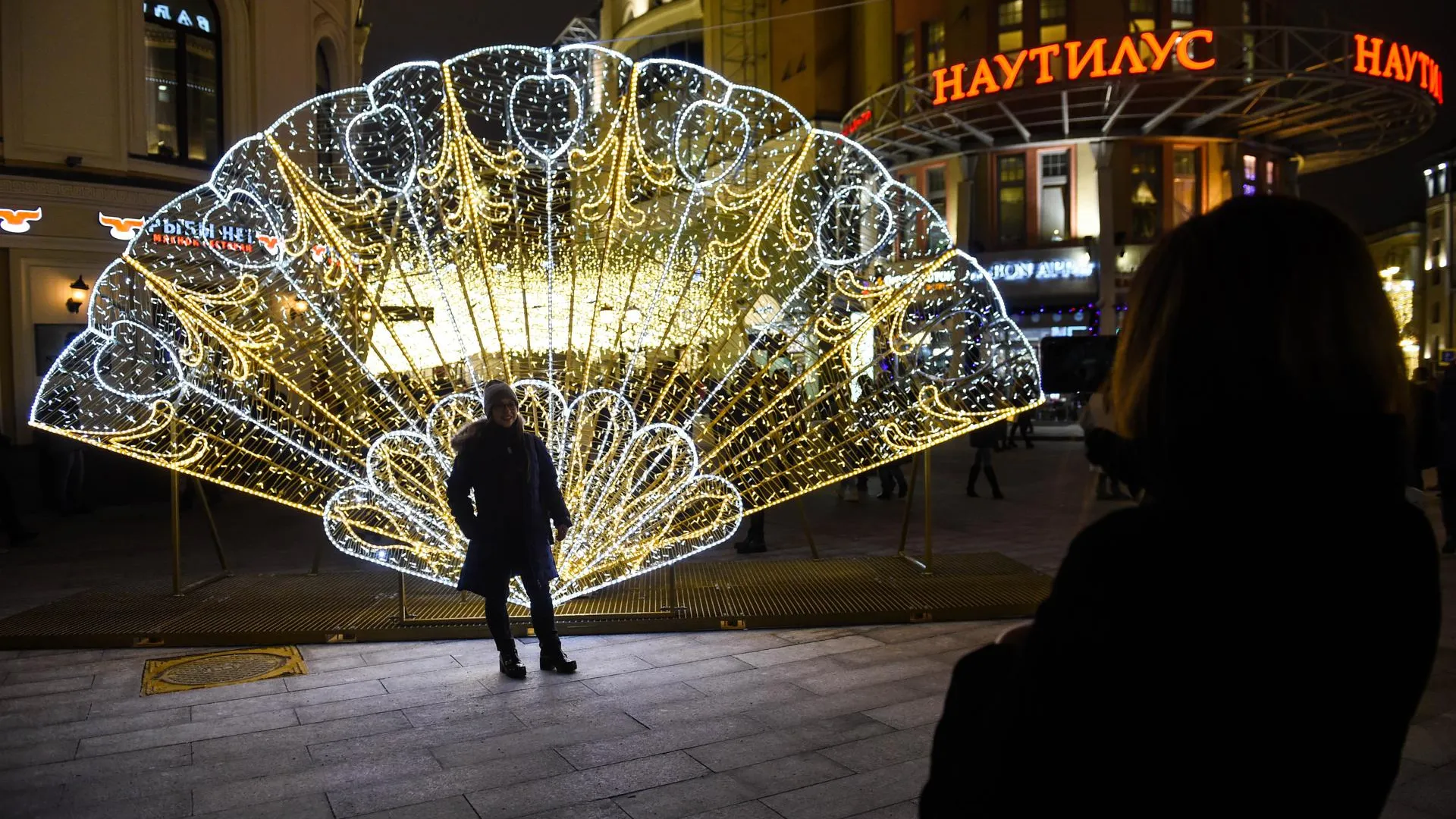 «Звездное небо» появится на Никольской улице в Москве в ночь на 14 декабря