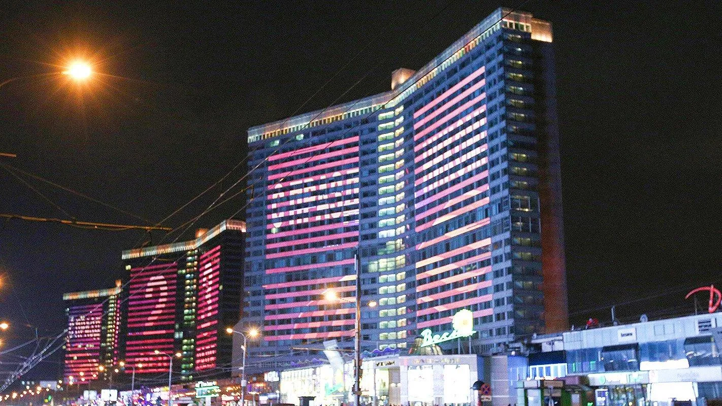Около 400 поздравительных плакатов появится на улицах Москвы ко Дню защитника Отечества