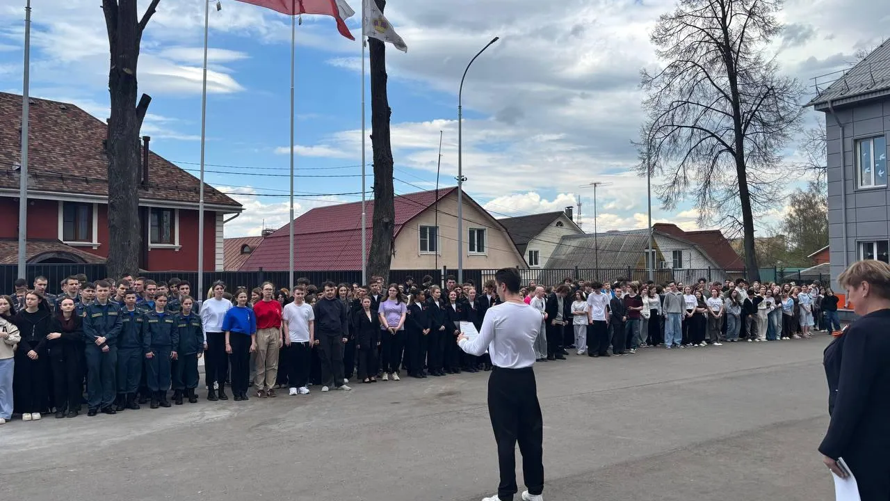 В Дмитровском округе развернули Знамя Победы к 9 Мая