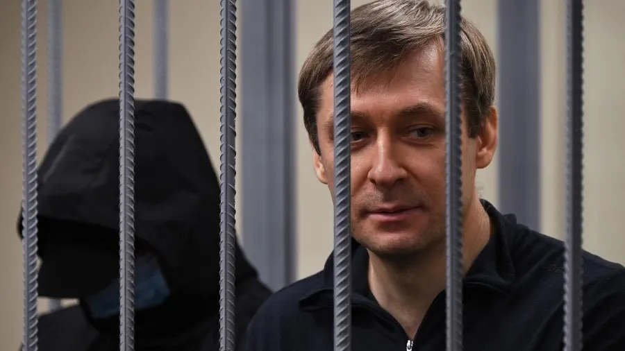 Не лег вовремя: полковник-взяточник Захарченко отпраздновал 48-летие в ШИЗО