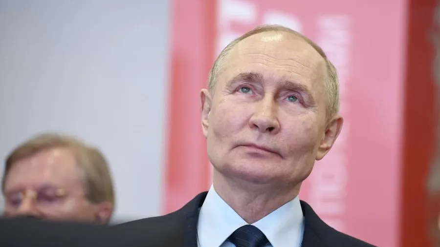 Путин приехал в центр производства беспилотников «Самара»