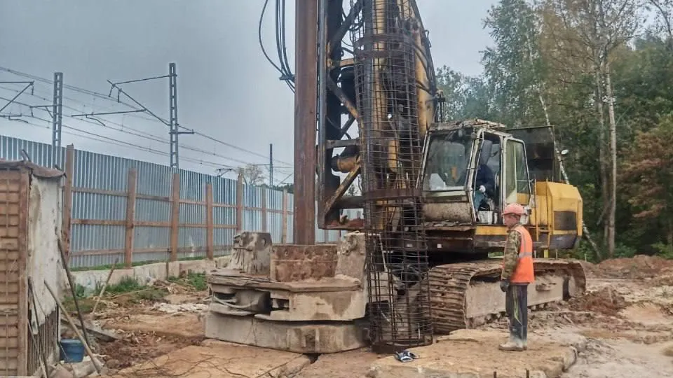 В Красногорске приступили к устройству свай под опоры строящегося путепровода